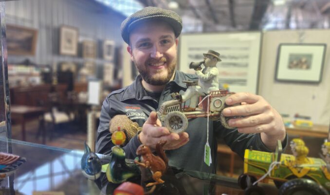 Ed shows off some Vintage Toys in a recent Collectables & Classics auction